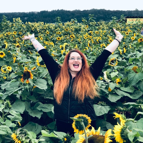 Meet your Posher, Jessika - Picture 2 of 3